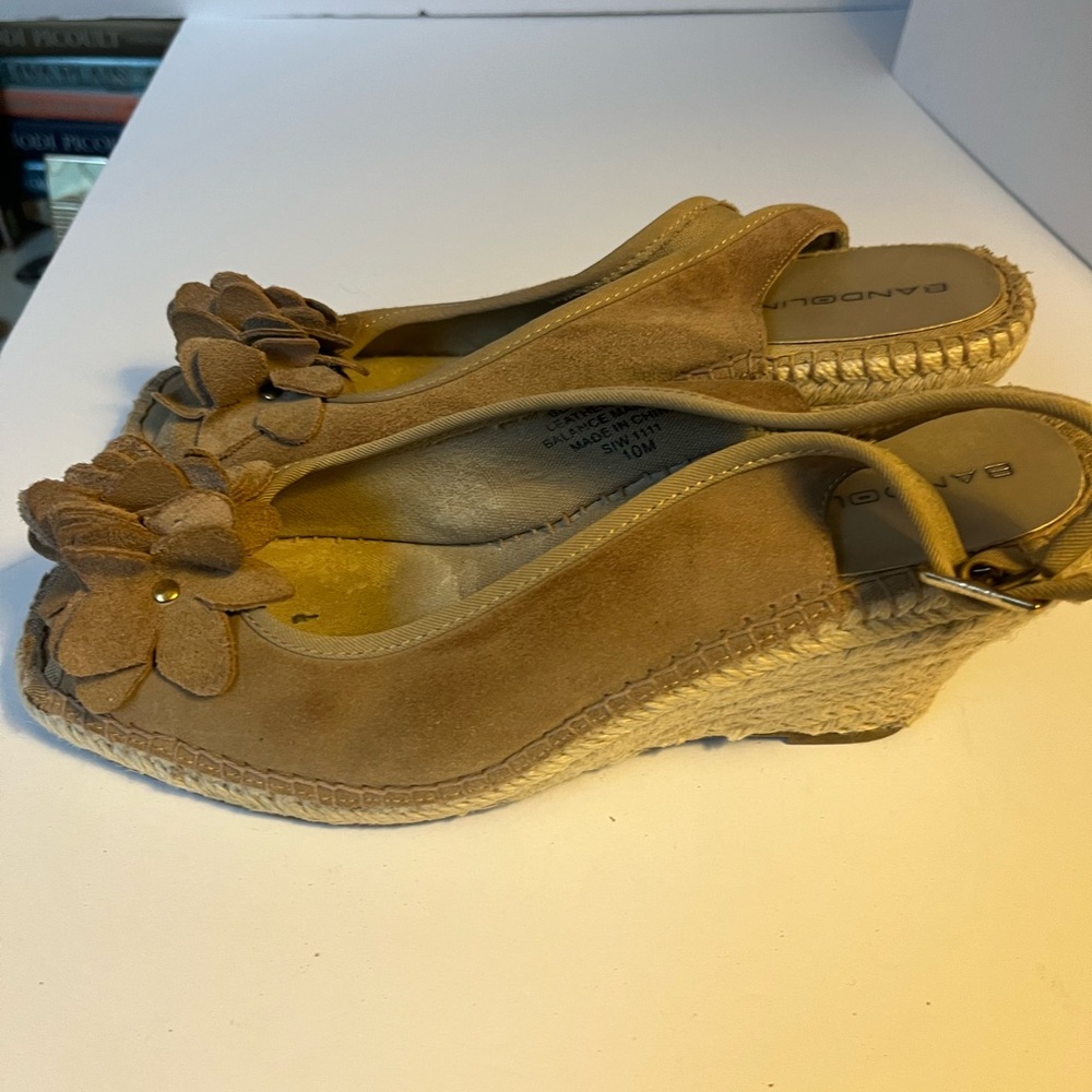Bandolino Tan Floral Espadrille Wedges